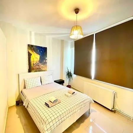Shiny Teeny-tiny Family Flat Isztambul