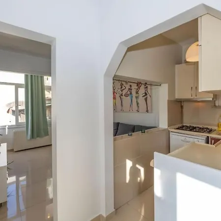 Shiny Teeny-tiny Family Flat Apartman